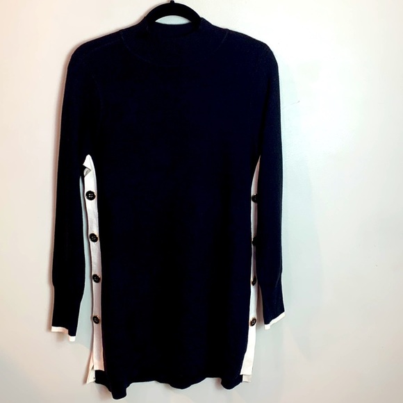 Chico’s Side Button Tunic With Contrasting Trim NEW! - Picture 5 of 7